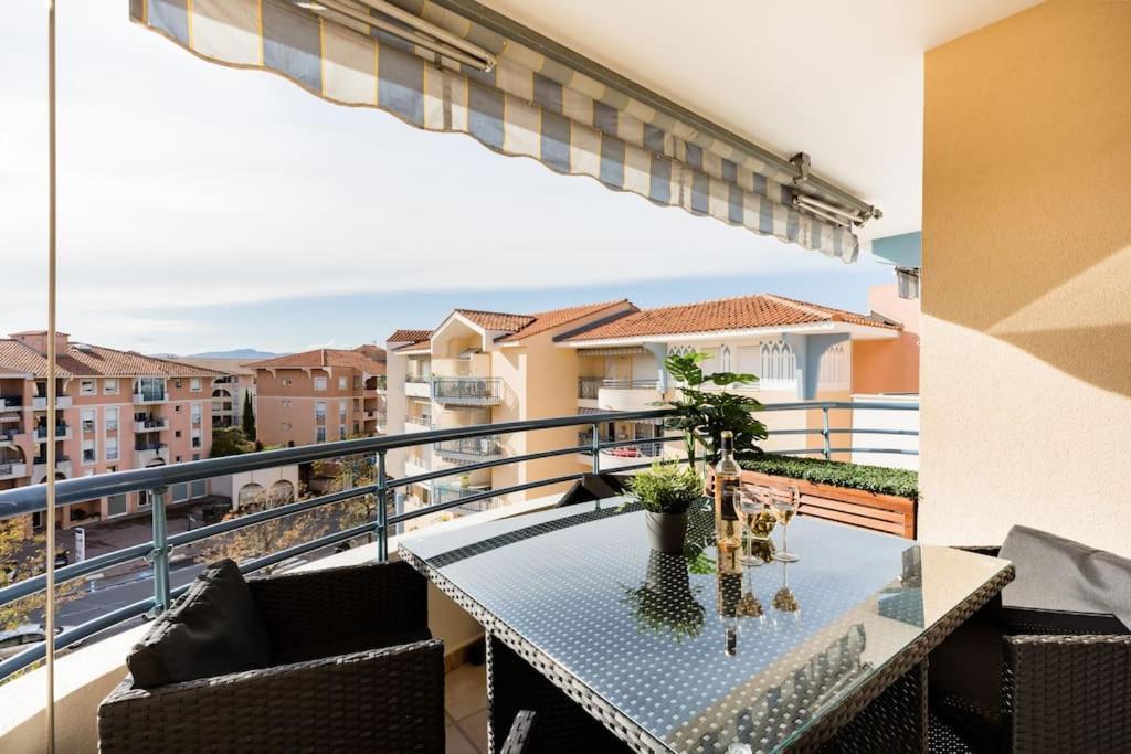 Port-Frejus, Le Paladien, Appartement 2 Pieces Climatise, Terrasse & Parking Dış mekan fotoğraf